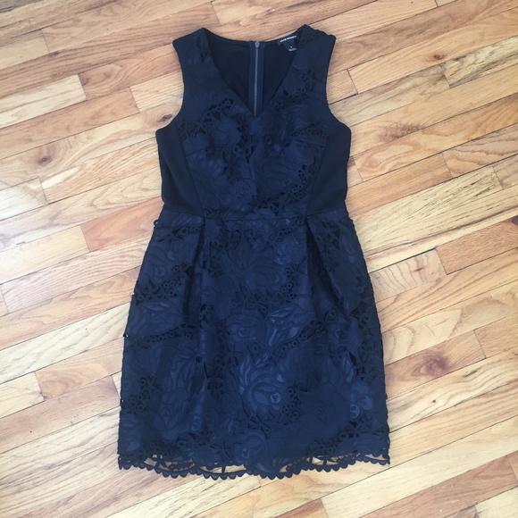 Club Monaco Dresses & Skirts - Club Monaco Black Lace Sleeveless Cocktail Dress